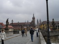 Вид на Старый мост, ратушу и собор св. Килиана