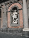Статуя одно из правителей Неаполя